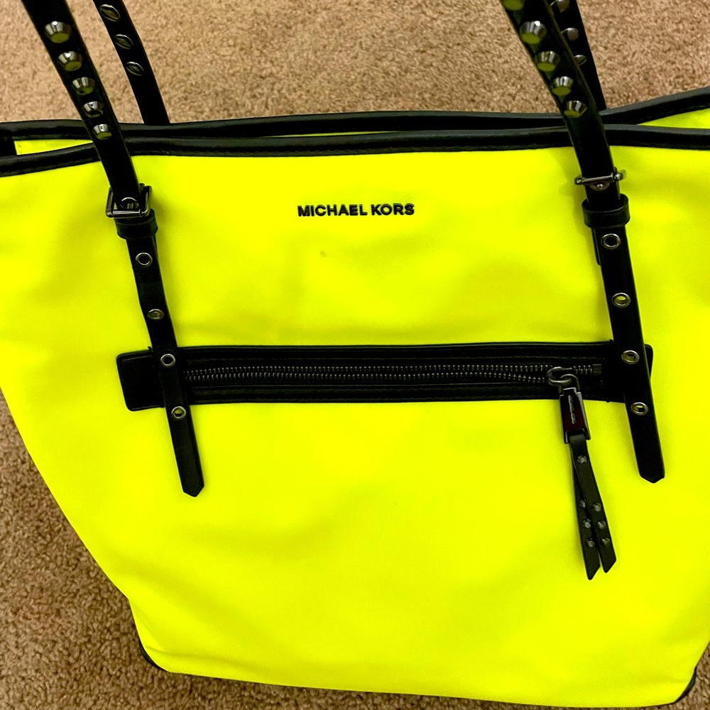 selling this beautiful bright green MK purse.